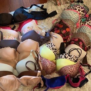 20 bras 36c  Victoria secret  3 brand new